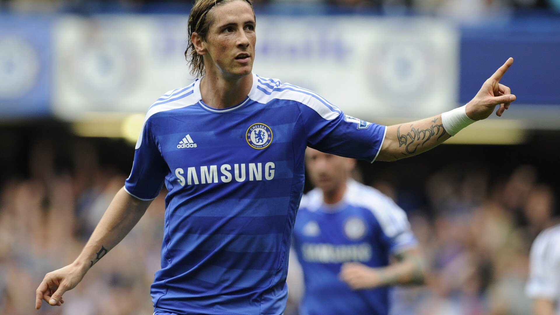 “青少年足球联赛精彩纷呈，吸引众多青少年前来观赛”，青少年足球联赛直播